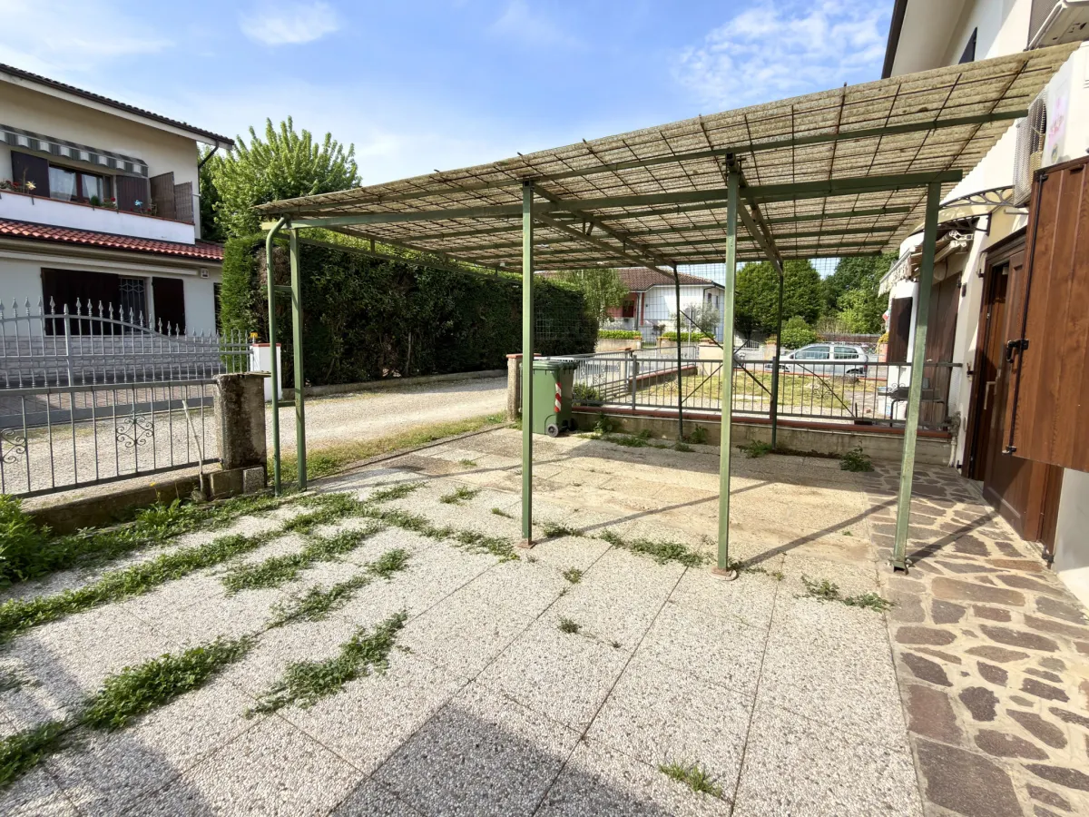 VILLA A SCHIERA CON 3 CAMERE DA LETTO · foto 24