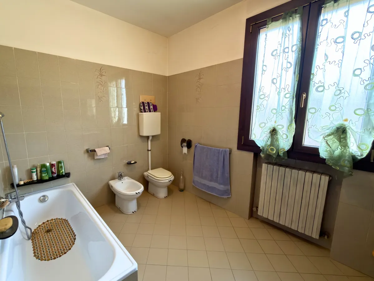 VILLA A SCHIERA CON 3 CAMERE DA LETTO · foto 34