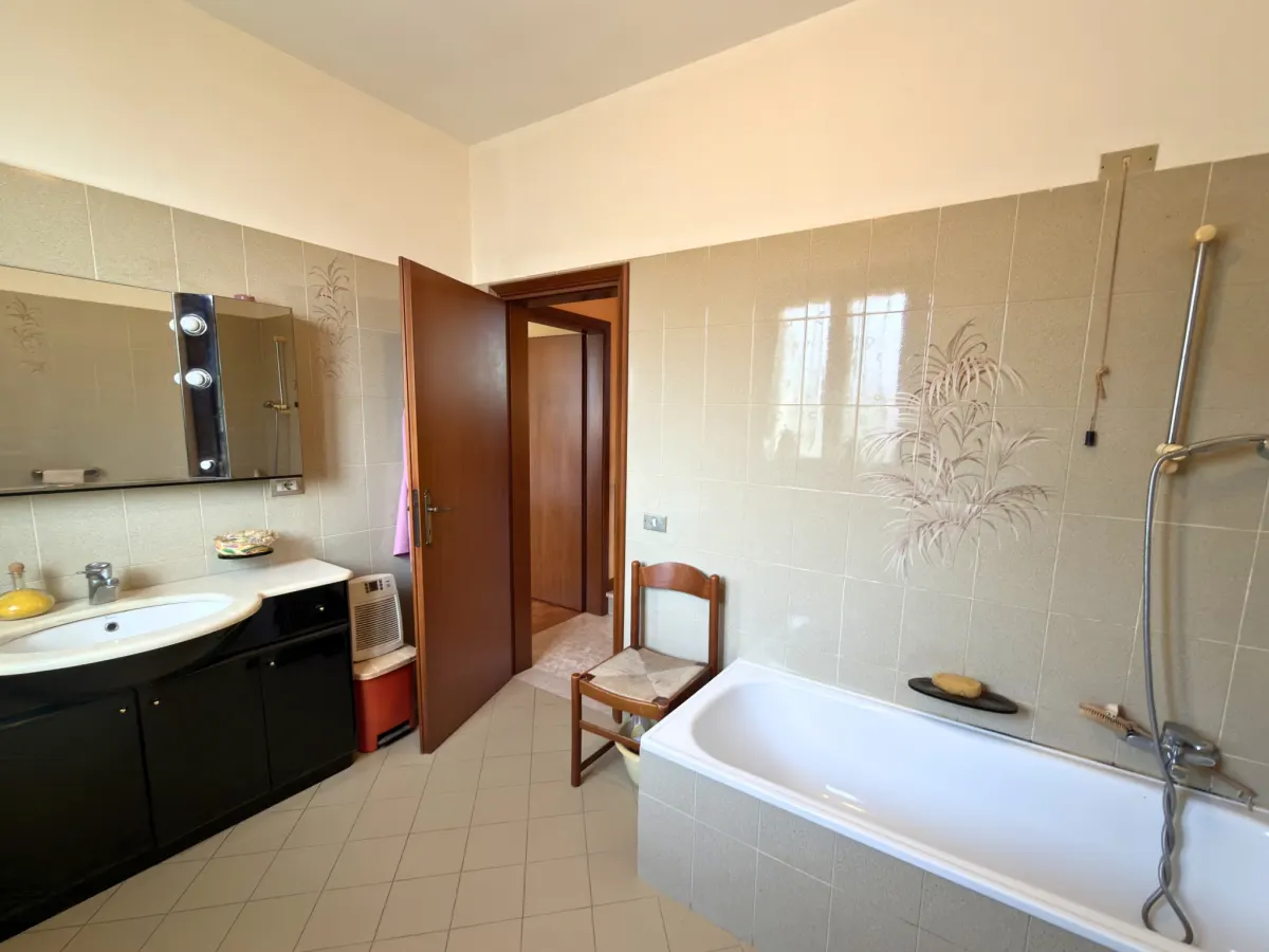 VILLA A SCHIERA CON 3 CAMERE DA LETTO · foto 36