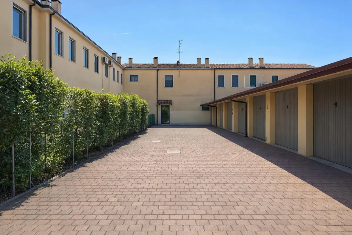 APPARTAMENTO AL PIANO TERRA CON GIARDINO PRIVATO E GARAGE · foto 31