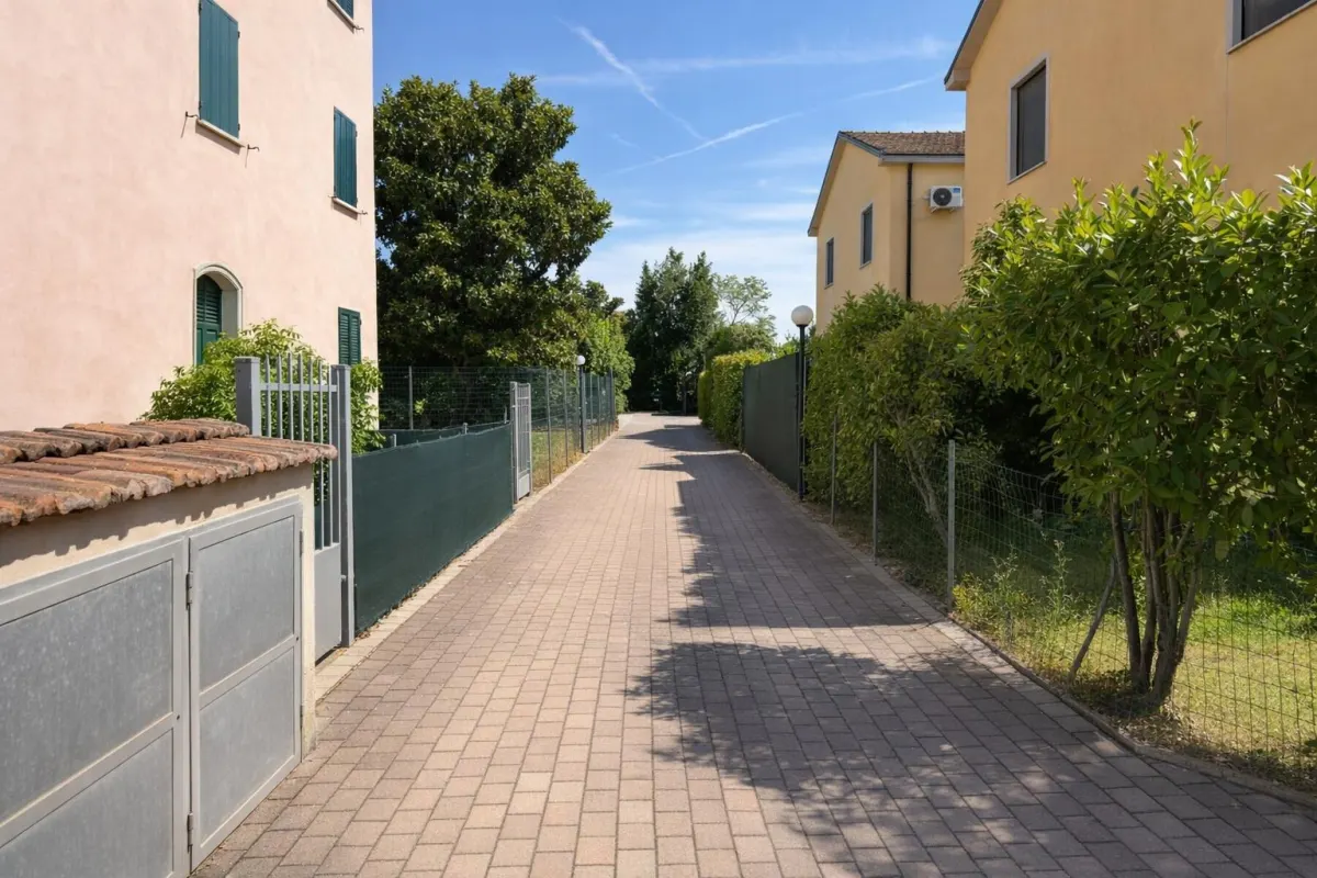 APPARTAMENTO AL PIANO TERRA CON GIARDINO PRIVATO E GARAGE · foto 32