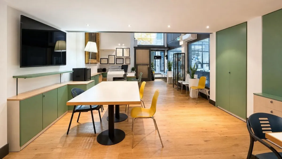 Cento – Ufficio completamente ristrutturato nel cuore della Galleria Maestri del Lavoro · foto 13