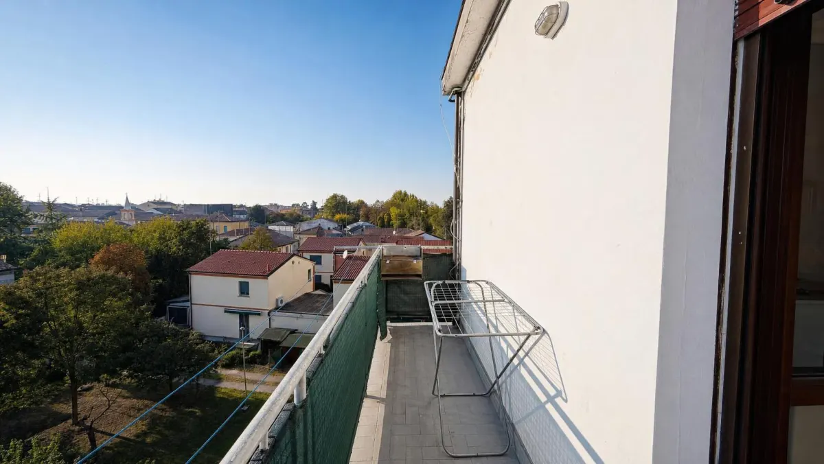 APPARTAMENTO COMPLETAMENTE RISTRUTTURATO CON DUE CAMERE MATRIMONIALI E DUE BALCONI · foto 11