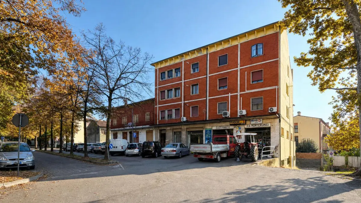 APPARTAMENTO COMPLETAMENTE RISTRUTTURATO CON DUE CAMERE MATRIMONIALI E DUE BALCONI · foto 12