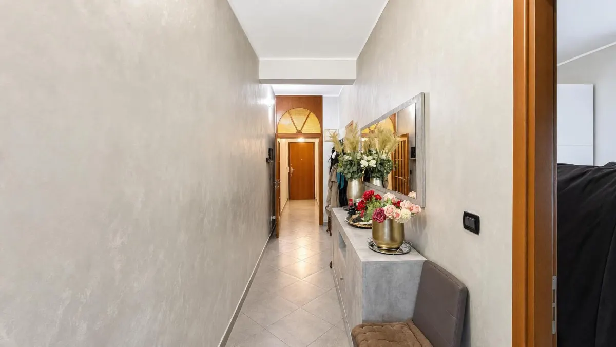 APPARTAMENTO COMPLETAMENTE RISTRUTTURATO CON DUE CAMERE MATRIMONIALI E DUE BALCONI · foto 13