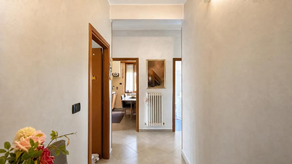 APPARTAMENTO COMPLETAMENTE RISTRUTTURATO CON DUE CAMERE MATRIMONIALI E DUE BALCONI · foto 15