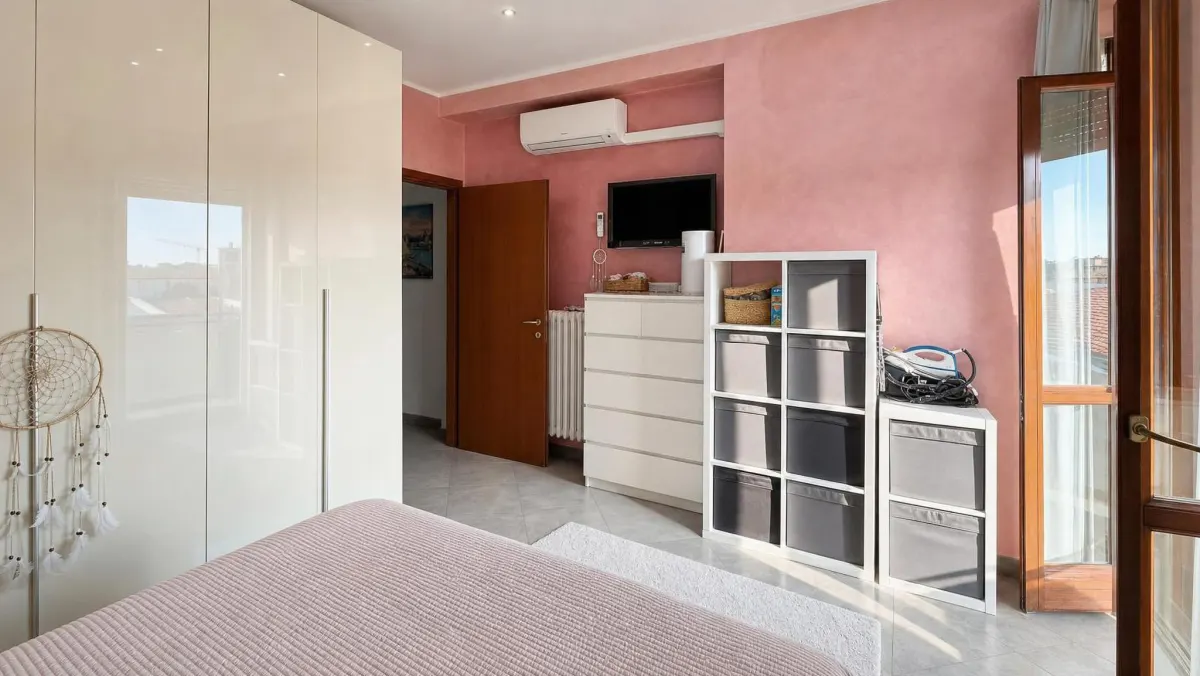 APPARTAMENTO COMPLETAMENTE RISTRUTTURATO CON DUE CAMERE MATRIMONIALI E DUE BALCONI · foto 17