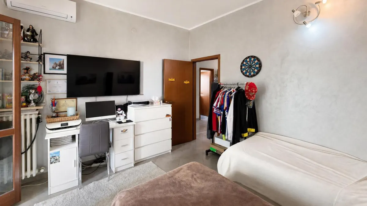 APPARTAMENTO COMPLETAMENTE RISTRUTTURATO CON DUE CAMERE MATRIMONIALI E DUE BALCONI · foto 20