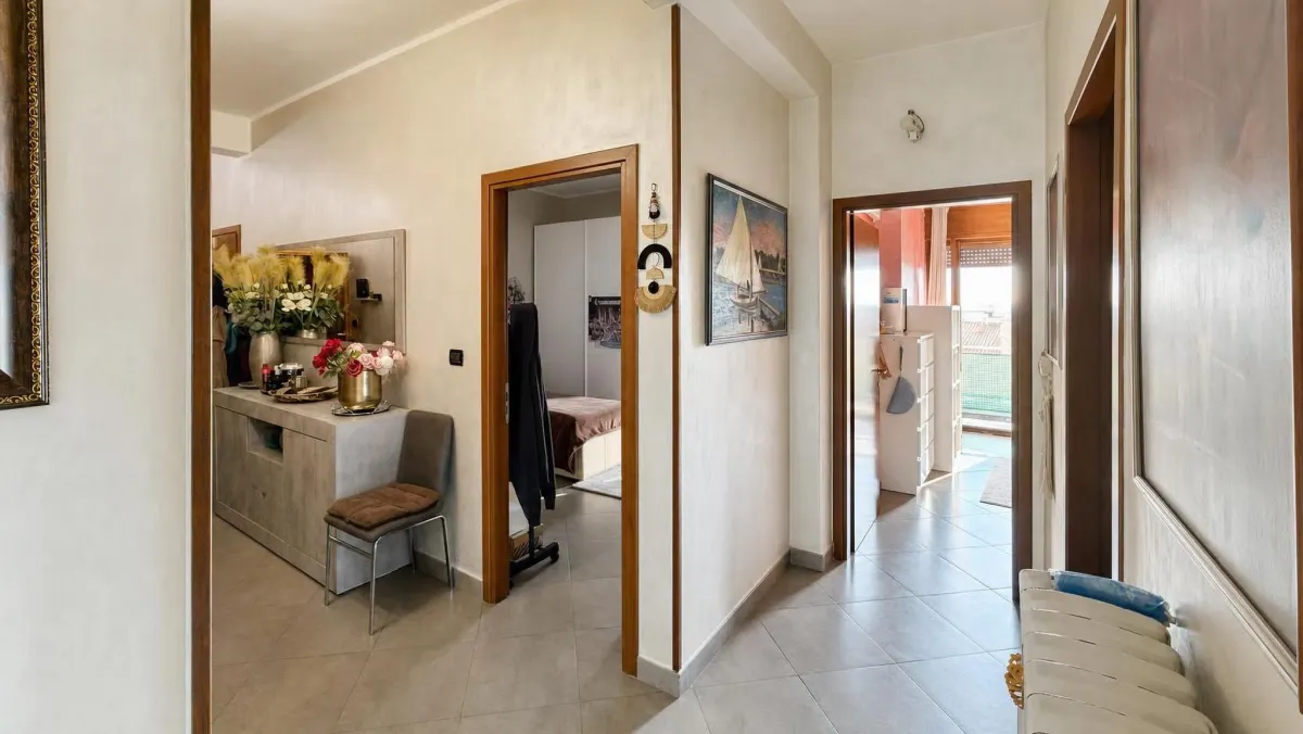 APPARTAMENTO COMPLETAMENTE RISTRUTTURATO CON DUE CAMERE MATRIMONIALI E DUE BALCONI · foto 21