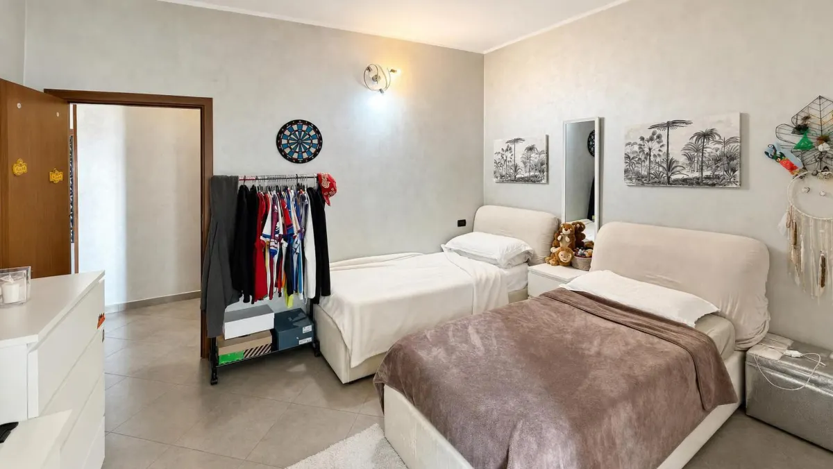 APPARTAMENTO COMPLETAMENTE RISTRUTTURATO CON DUE CAMERE MATRIMONIALI E DUE BALCONI · foto 25