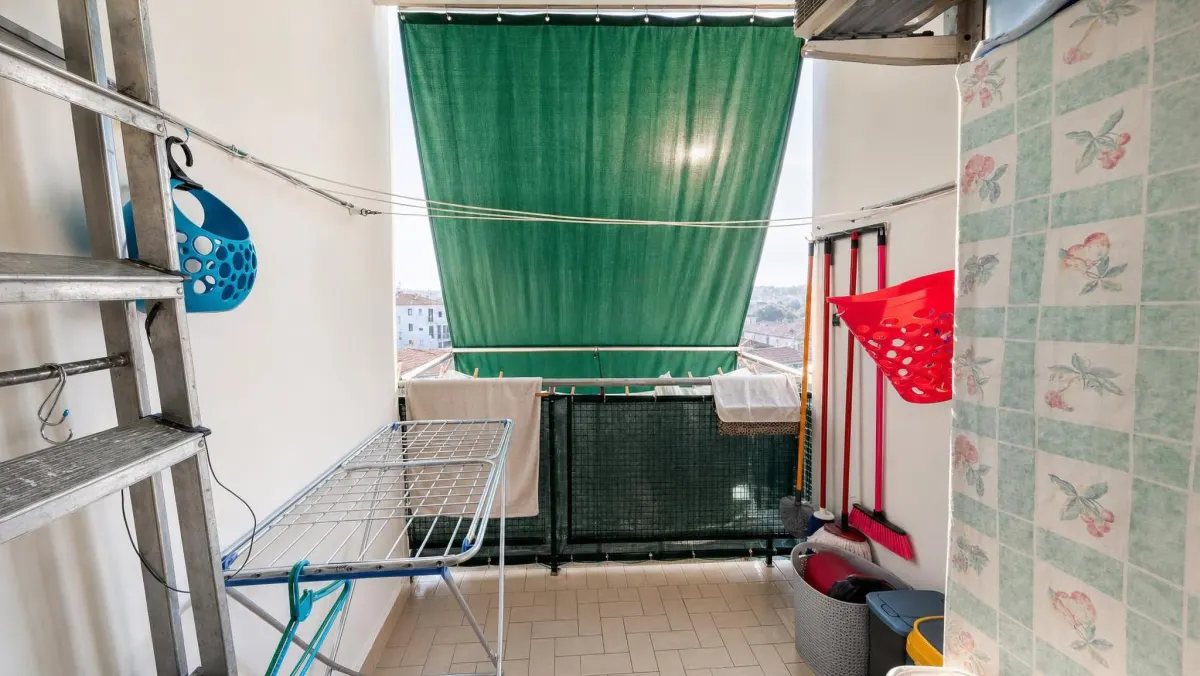 APPARTAMENTO COMPLETAMENTE RISTRUTTURATO CON DUE CAMERE MATRIMONIALI E DUE BALCONI · foto 28