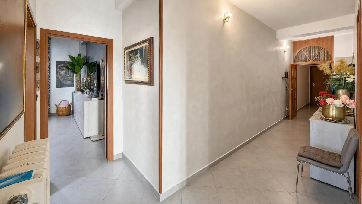 APPARTAMENTO COMPLETAMENTE RISTRUTTURATO CON DUE CAMERE MATRIMONIALI E DUE BALCONI · foto 6