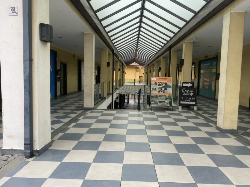 Bottega 70 mq via della Regione S.G.La Punta a San Giovanni La Punta
