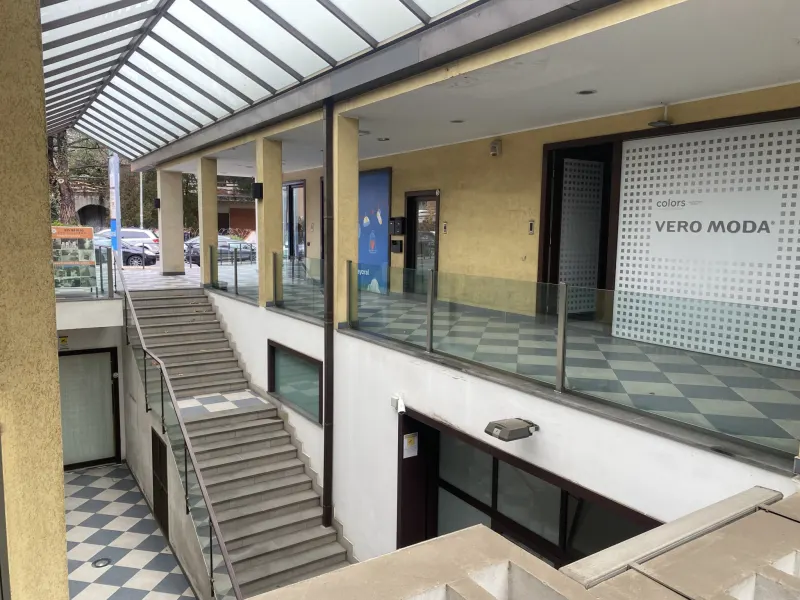 Bottega 70 mq via della Regione S.G.La Punta · foto 2