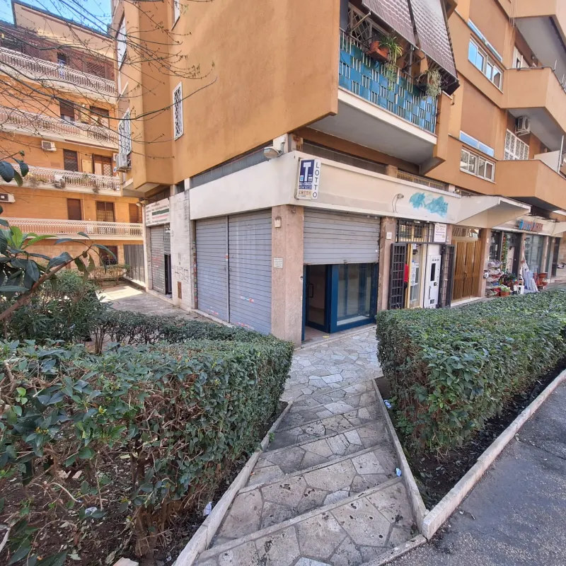 Vendesi locale commerciale zona Talenti · foto 4