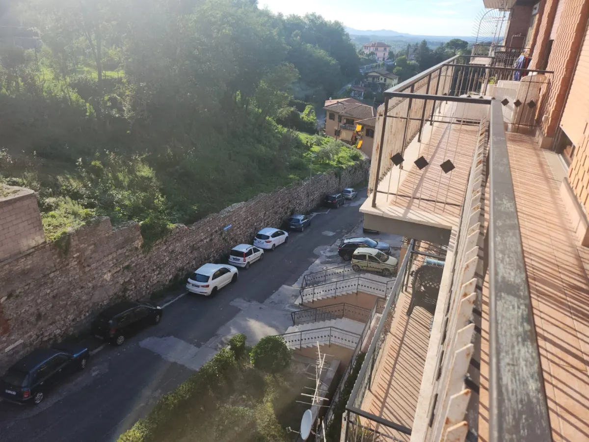 Vendesi ampio e luminoso appartamento · foto 11