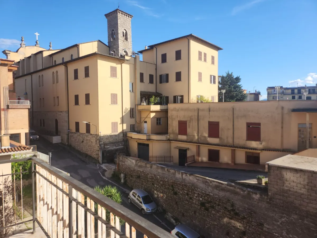 Vendesi ampio e luminoso appartamento · foto 14
