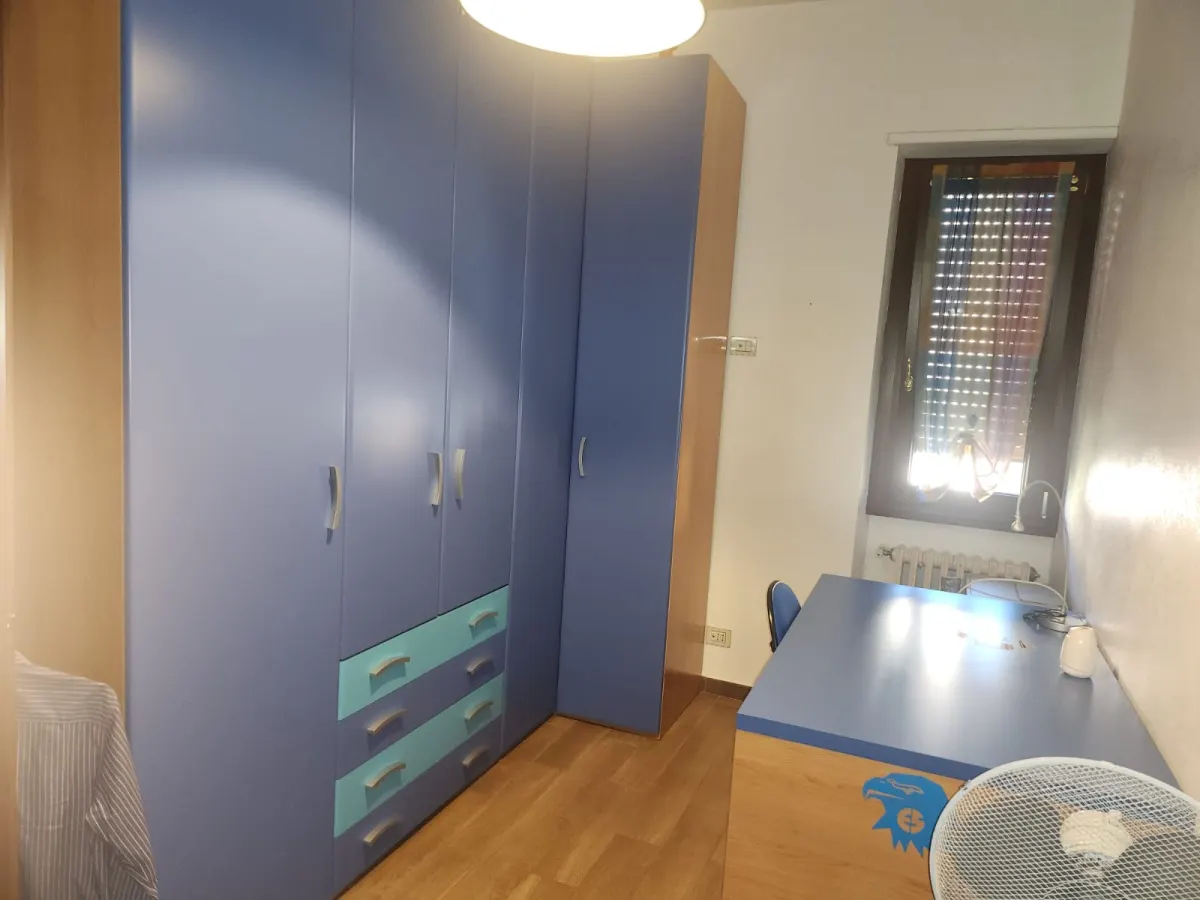 Vendesi ampio e luminoso appartamento · foto 16