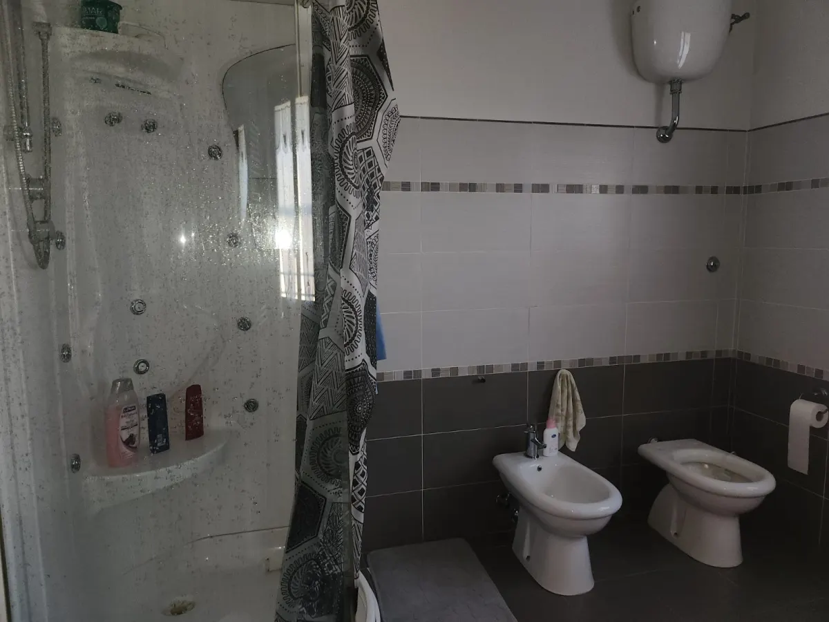 Vendesi ampio e luminoso appartamento · foto 21
