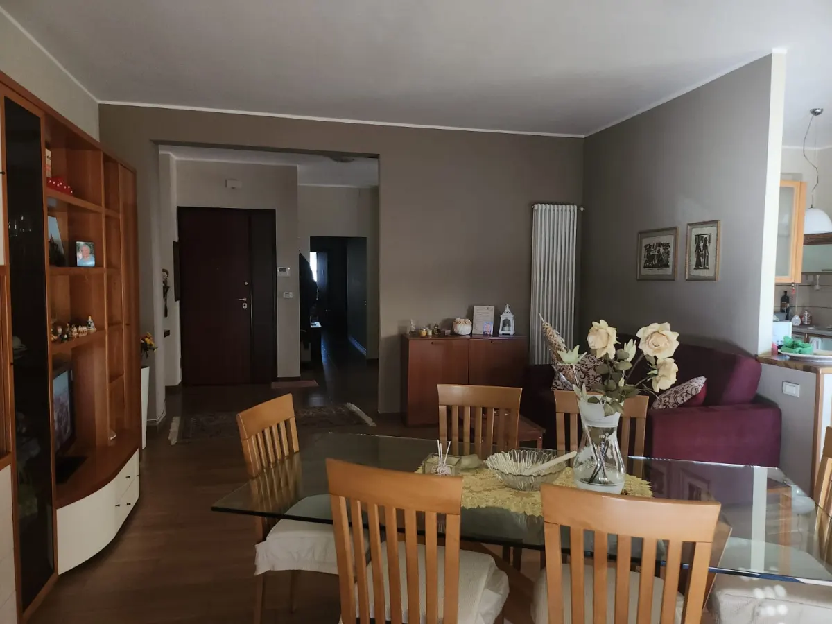 Vendesi ampio e luminoso appartamento · foto 22