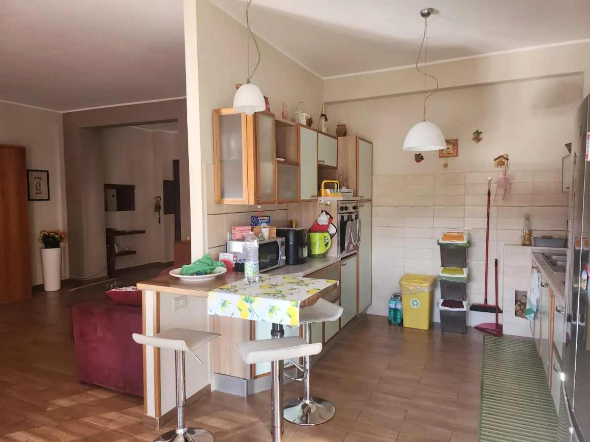 Vendesi ampio e luminoso appartamento · foto 23