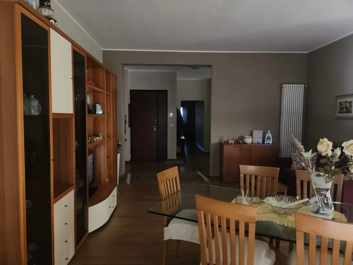 Vendesi ampio e luminoso appartamento · foto 25