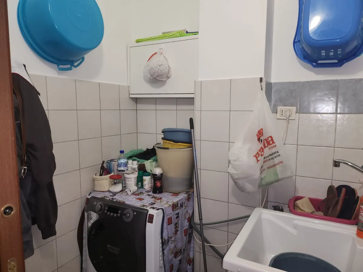Vendesi ampio e luminoso appartamento · foto 26
