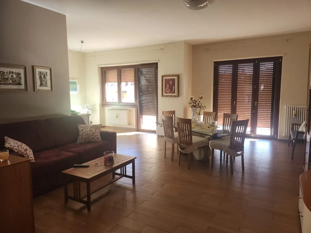 Vendesi ampio e luminoso appartamento · foto 28