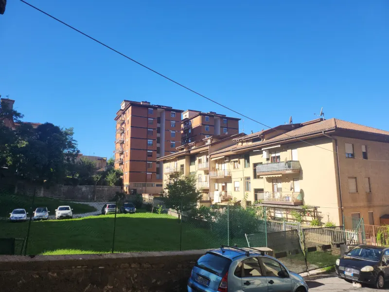 Vendesi ampio e luminoso appartamento · foto 4