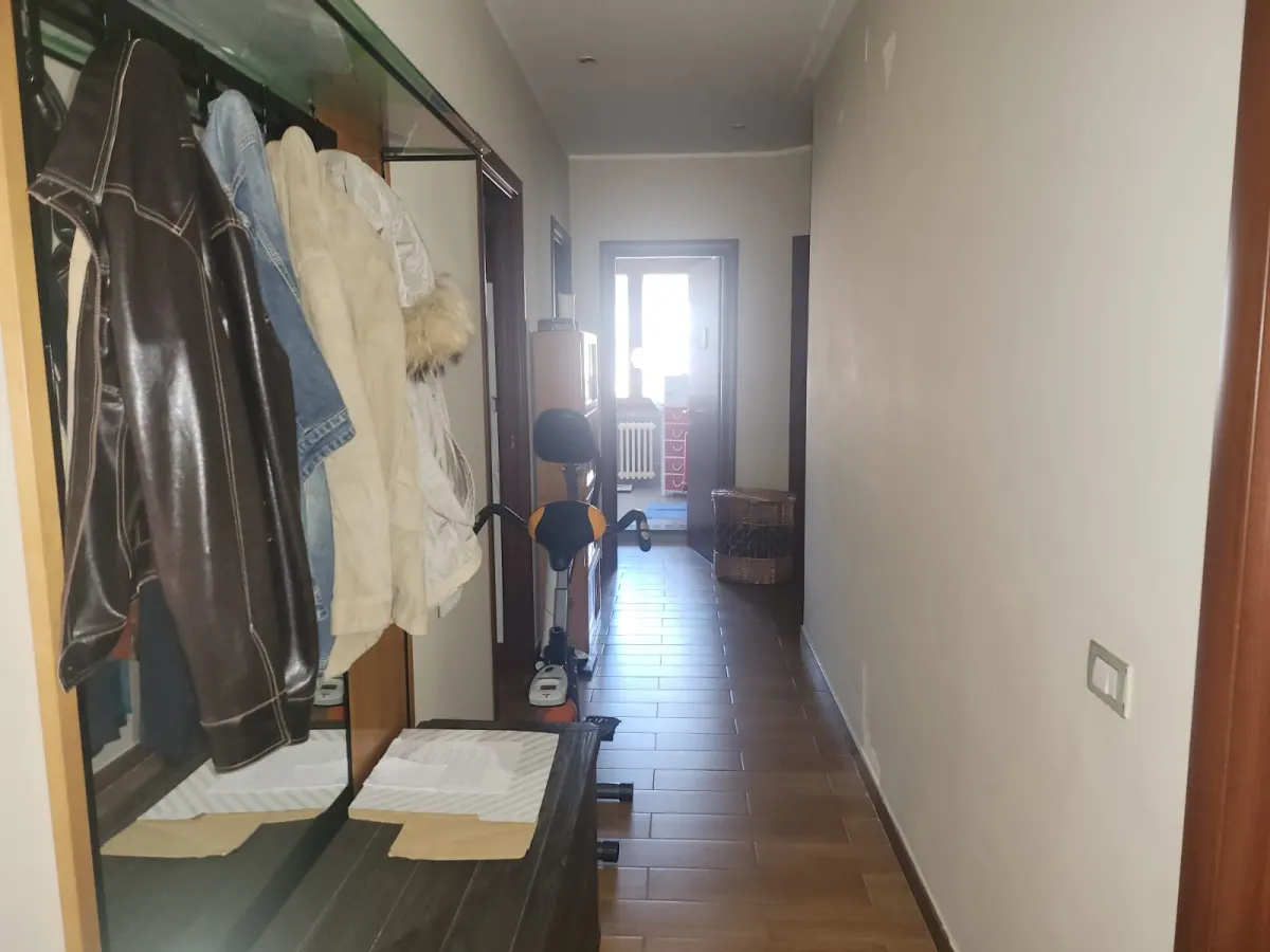 Vendesi ampio e luminoso appartamento · foto 33