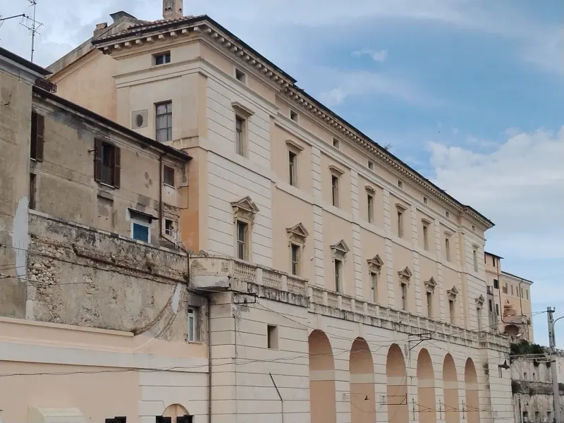 Lussuoso Appartamento Vista Mare, nello storico palazzo Braschi a Terracina