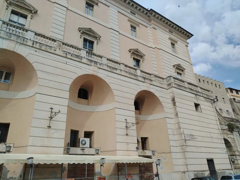Lussuoso Appartamento Vista Mare, nello storico palazzo Braschi · foto 2