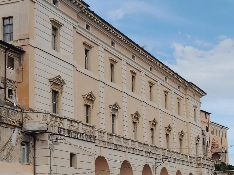 Lussuoso Appartamento Vista Mare, nello storico palazzo Braschi · foto 5