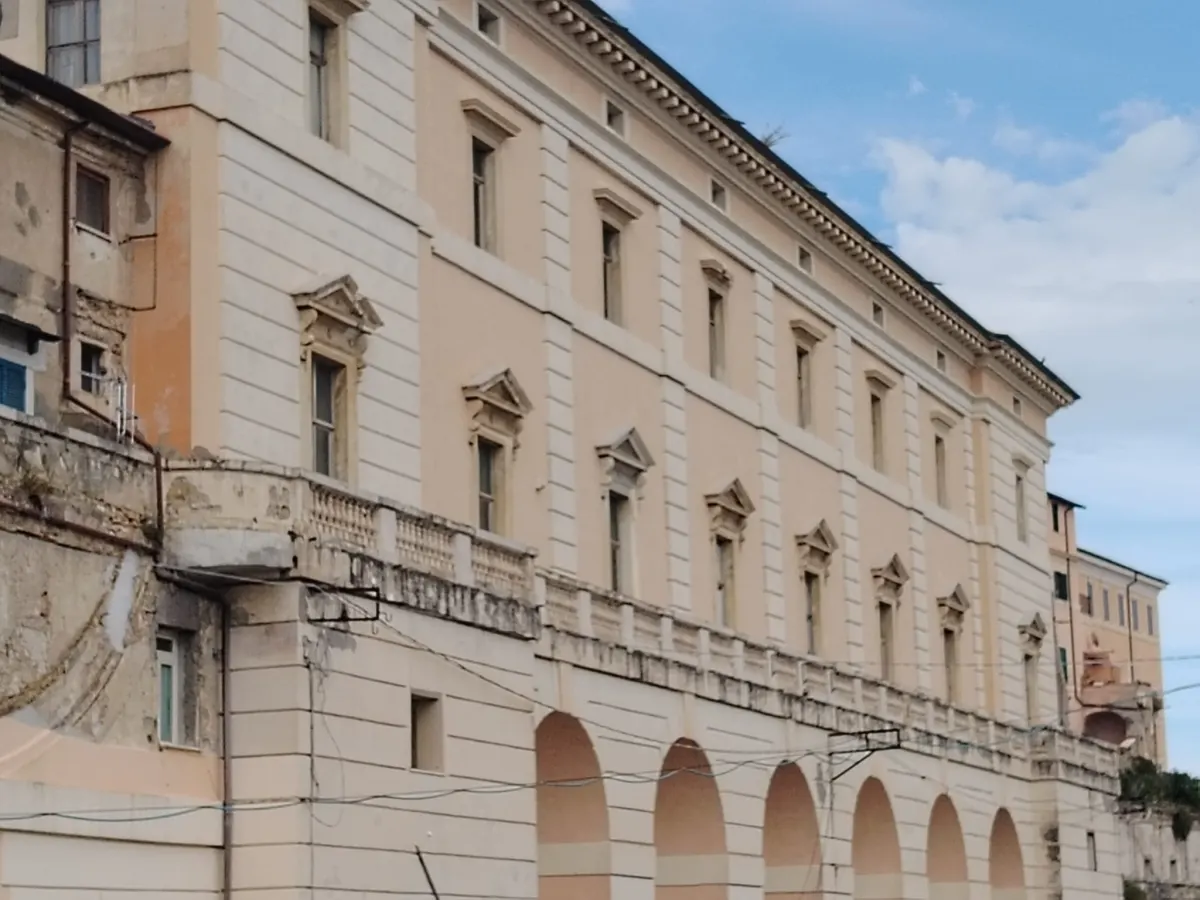 Lussuoso Appartamento Vista Mare, nello storico palazzo Braschi · foto 7