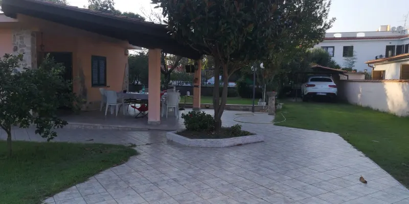 casa indipendente con piscina · foto 5