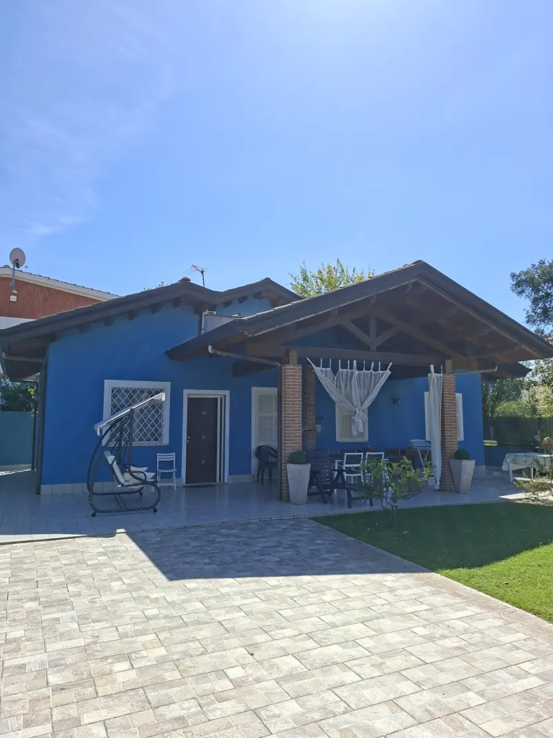 casa indipendente lato mare a Terracina