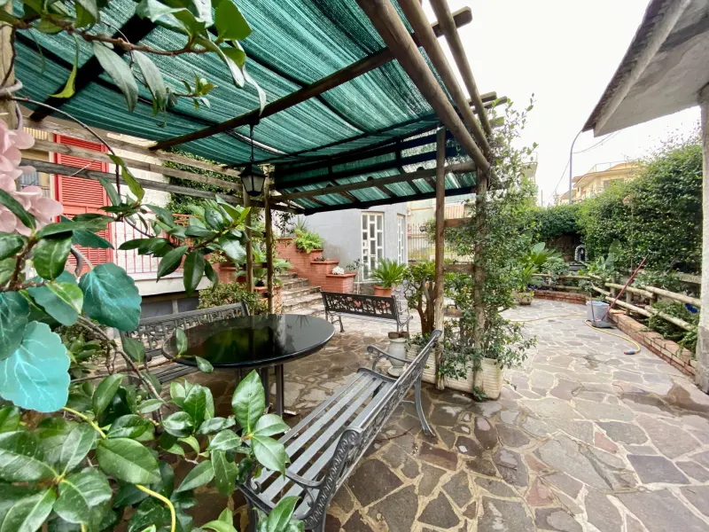 VILLA BIFAMILIARE A CASAVATORE a Casavatore