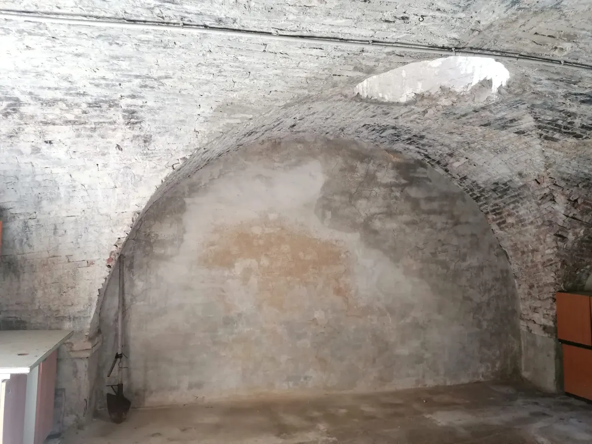 Immobile di valore storico sulle mura si Civitanova Alta. Cielo terra  su 3 livelli piu' grotta al piano sottostrada, con giardino e chiostro con pozzo · foto 13