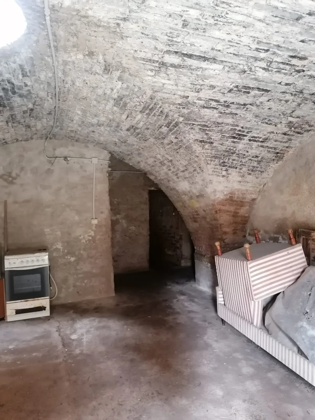 Immobile di valore storico sulle mura si Civitanova Alta. Cielo terra  su 3 livelli piu' grotta al piano sottostrada, con giardino e chiostro con pozzo · foto 15