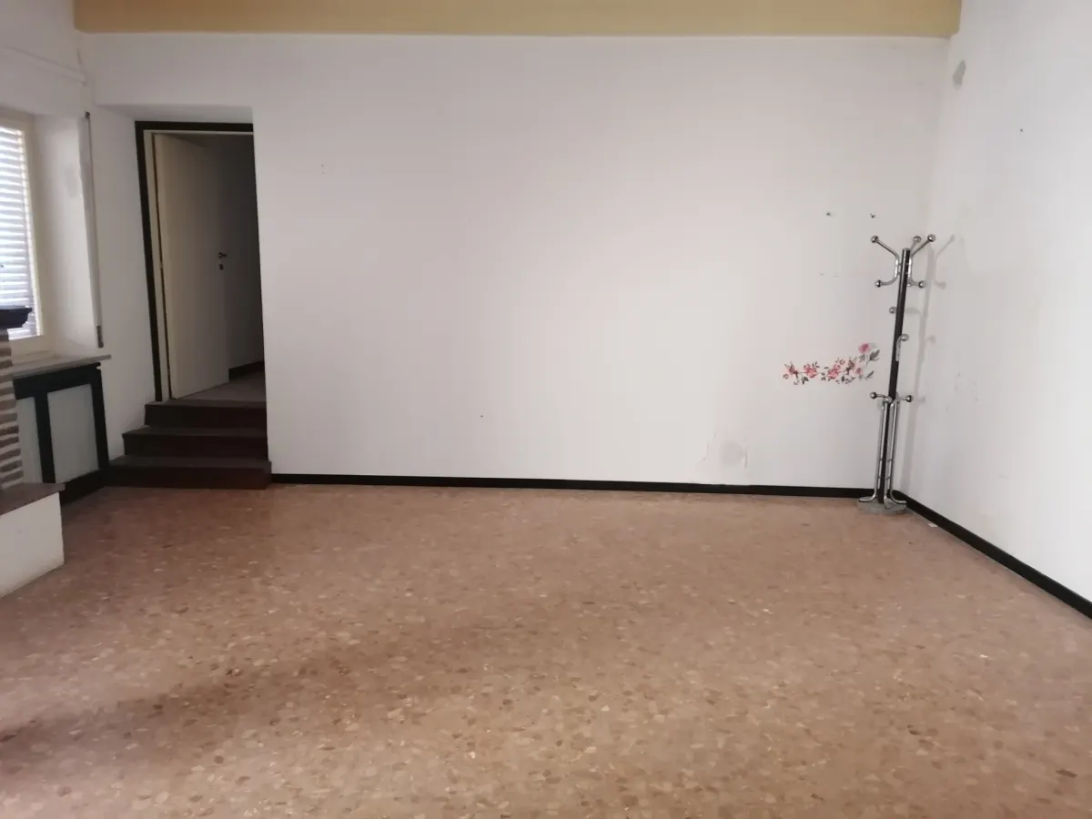 Immobile di valore storico sulle mura si Civitanova Alta. Cielo terra  su 3 livelli piu' grotta al piano sottostrada, con giardino e chiostro con pozzo · foto 8