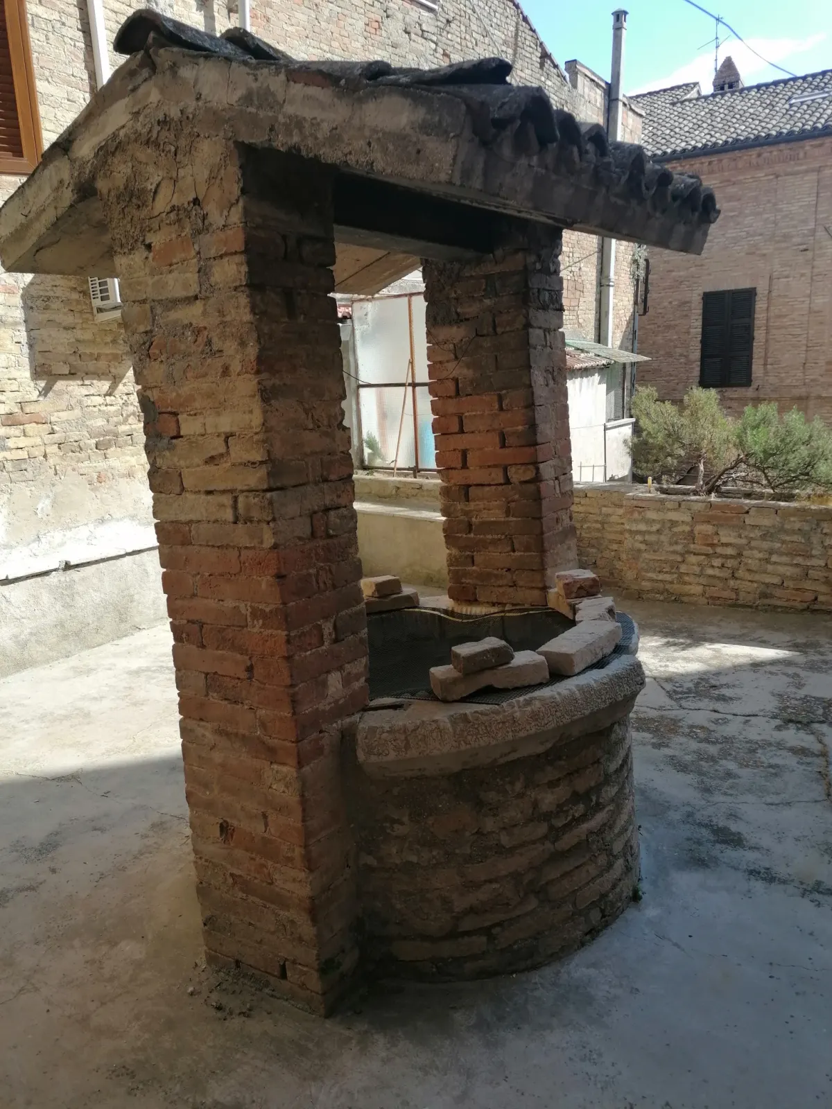 Immobile di valore storico sulle mura si Civitanova Alta. Cielo terra  su 3 livelli piu' grotta al piano sottostrada, con giardino e chiostro con pozzo · foto 9