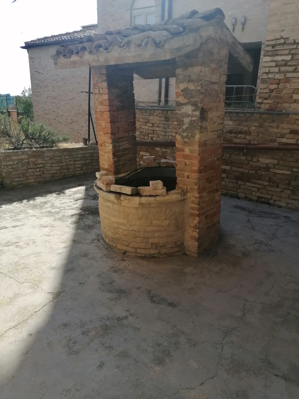 Immobile di valore storico sulle mura si Civitanova Alta. Cielo terra  su 3 livelli piu' grotta al piano sottostrada, con giardino e chiostro con pozzo · foto 10
