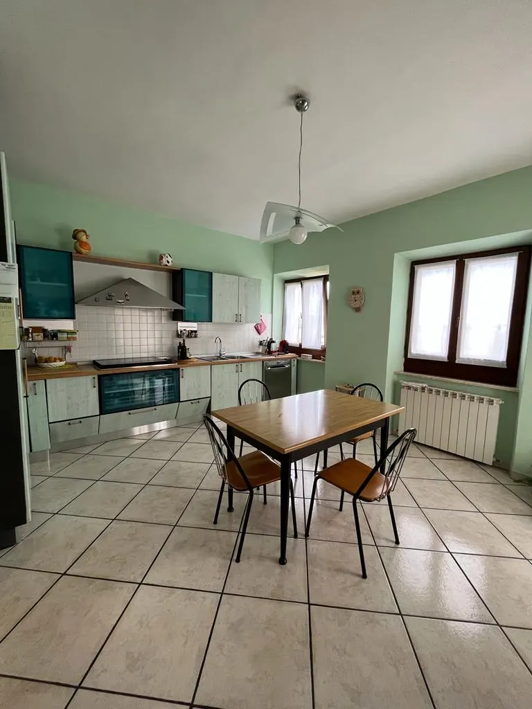 Appartamento ampia metratura completamente ristrutturato in casale marchigiano bifamigliare, immerso nel verde e a due passi da Civitanova Marche · foto 2