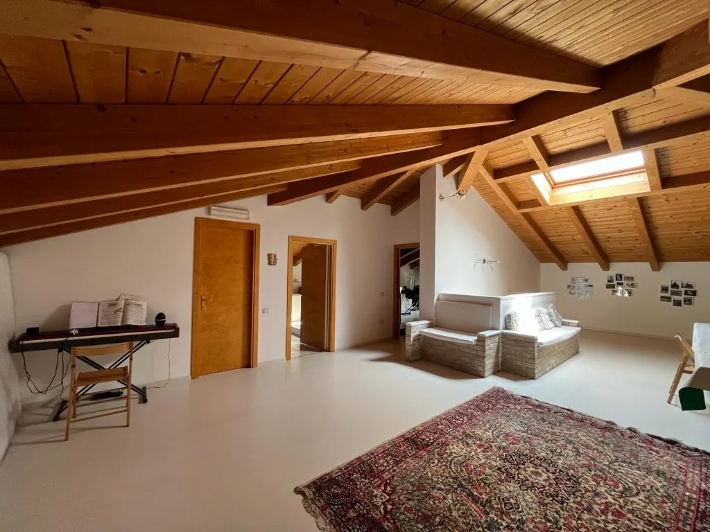 Appartamento ampia metratura completamente ristrutturato in casale marchigiano bifamigliare, immerso nel verde e a due passi da Civitanova  Marche · foto 6