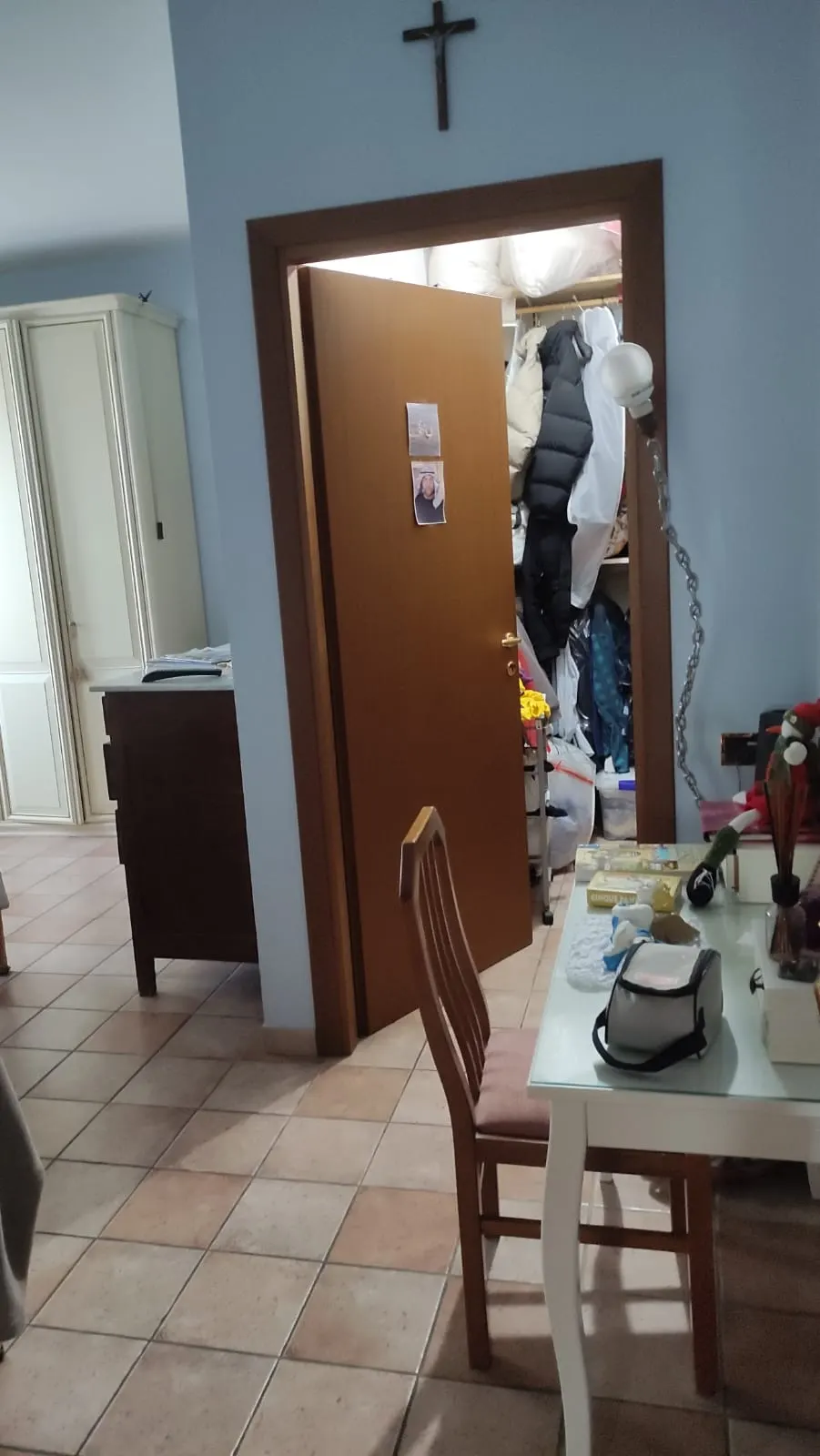 Appartamento al piano terra di ampia metratura con ingresso indipendente e ampio porticato con 1900 mq. di giardino in casale marchigiano · foto 18