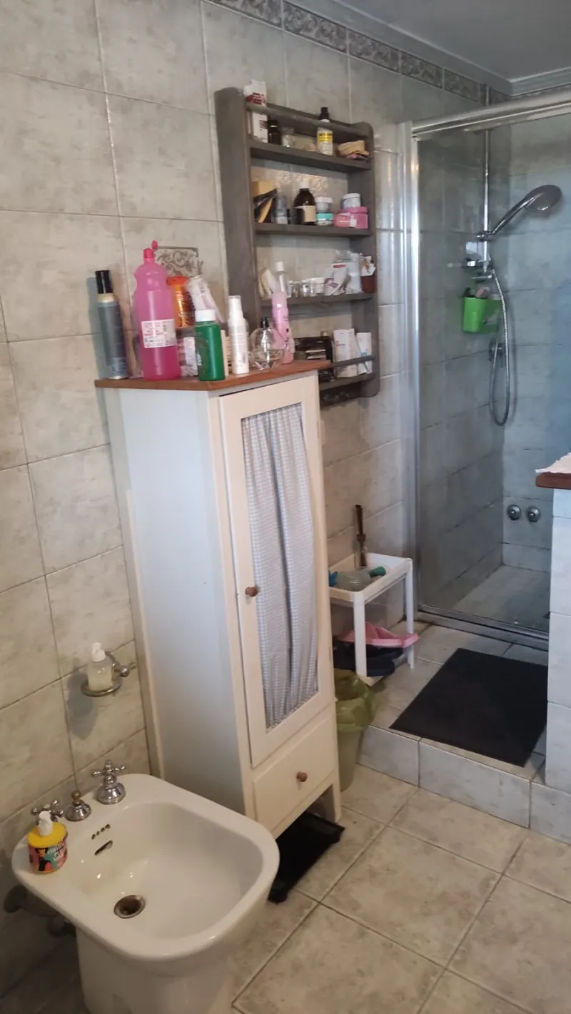 Appartamento al piano terra di ampia metratura con ingresso indipendente e ampio porticato con 1900 mq. di giardino in casale marchigiano · foto 4