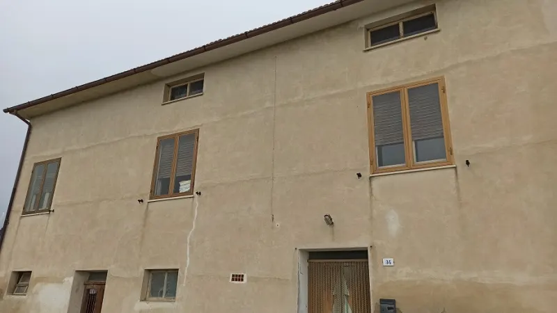 casale con ampia corte e accessori · foto 2