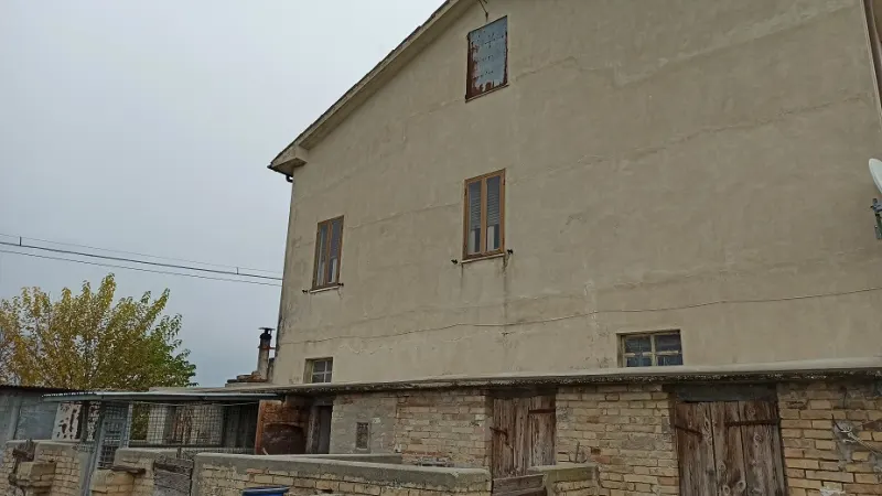 casale con ampia corte e accessori · foto 4