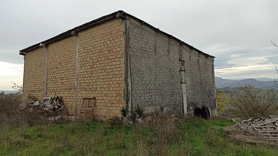 casale con ampia corte e accessori · foto 10