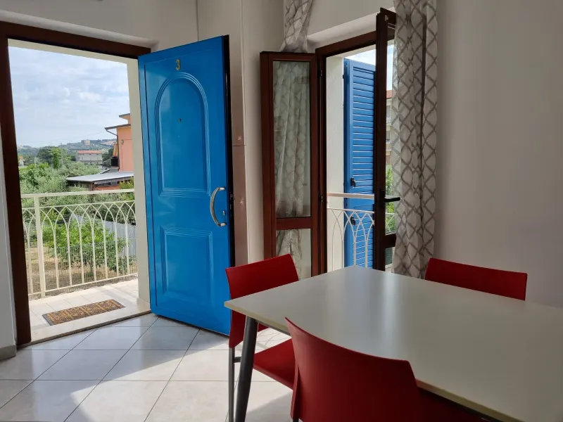 Appartamento al Mare, Nuovo e Arredato 55 Mq: Sala/Cucina,1Camera Doppia, disimpegno 1Cameretta, Bagno Finestrato. Con Posto Auto sulla Corte recintata pavimentata. a Fermo